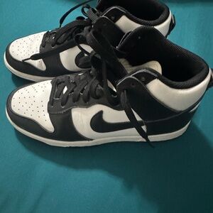 Nike Men's Black and White Sneakers